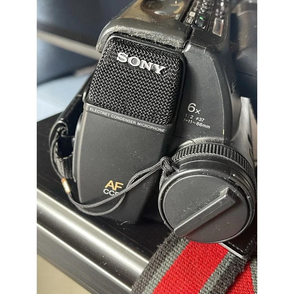 Sony Video Camera Model CCD-TR5 (for Parts )